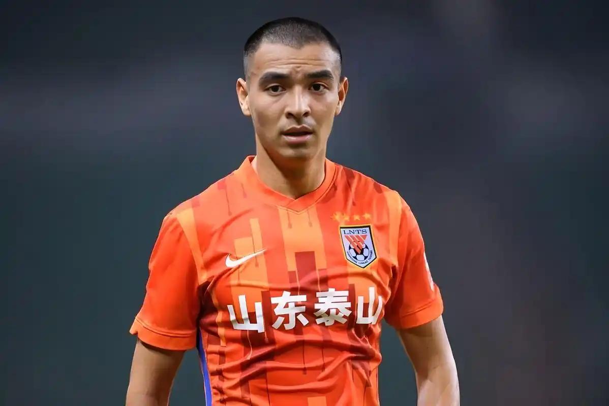 刘彬彬这事儿看着是真唏嘘啊。当年也是泰山队有名的快马，现在因为伤病跑不动了，降薪