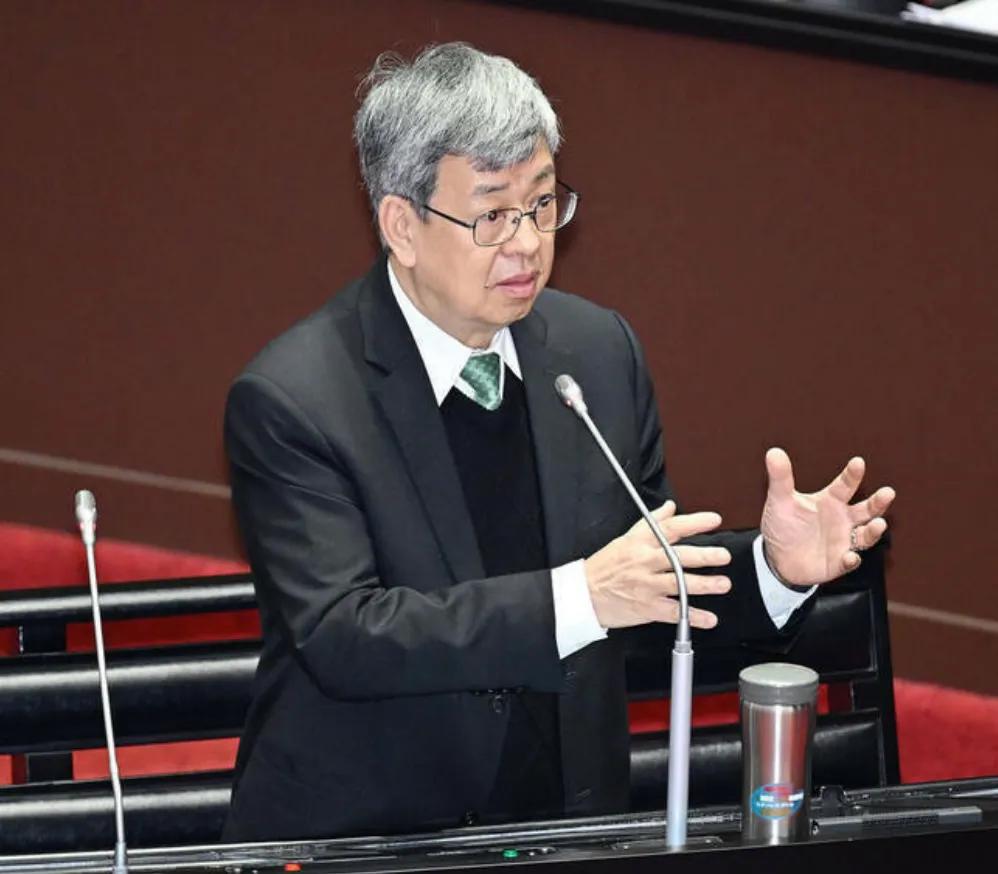 民进党的手段越来越娴熟，绿营政客的身段也越来越柔软。针对国民党团连署要求明日召开