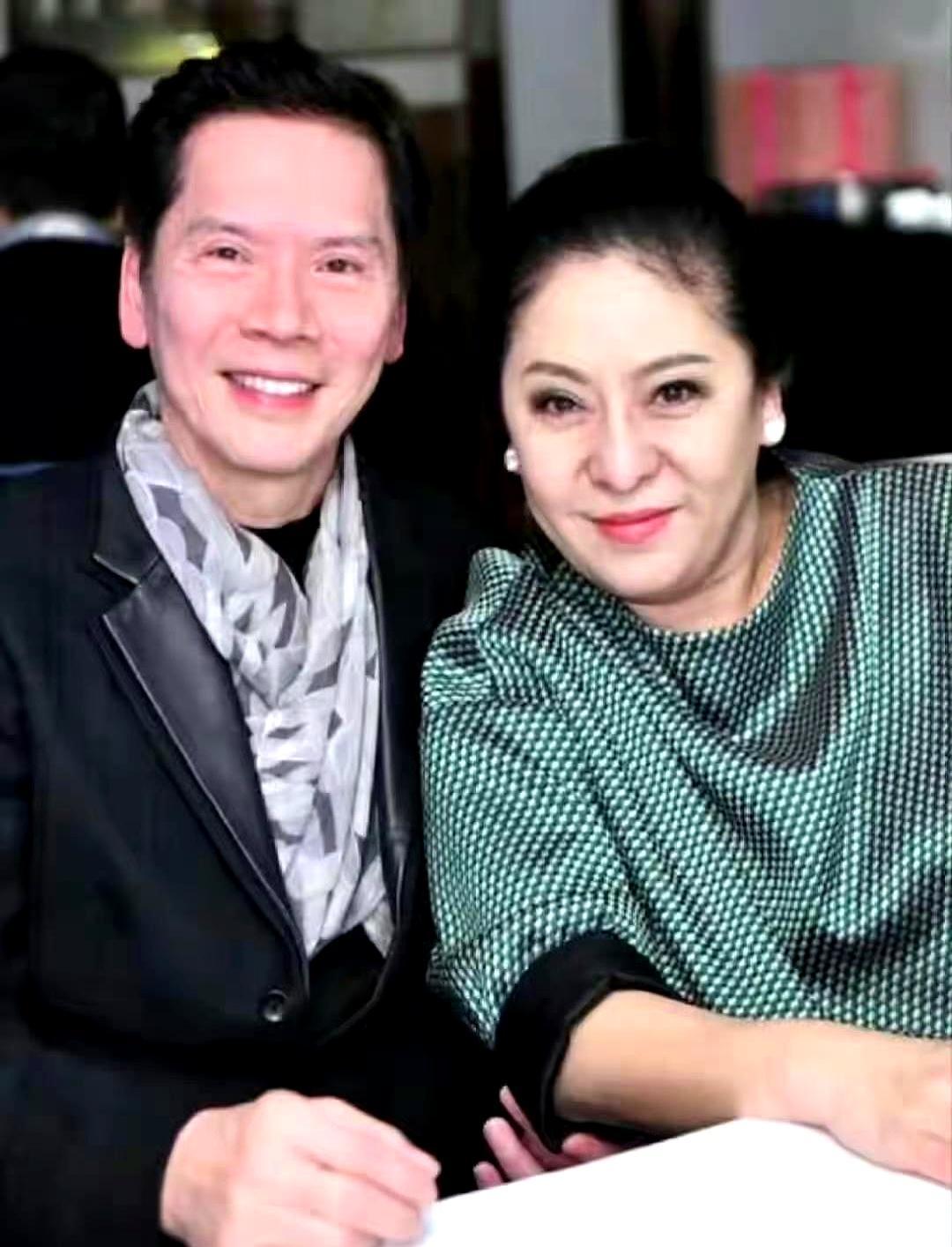 向华强把500亿全交郭碧婷，俩亲儿子只配领低保。
 
向佐向佑每月只拿够吃饭的钱