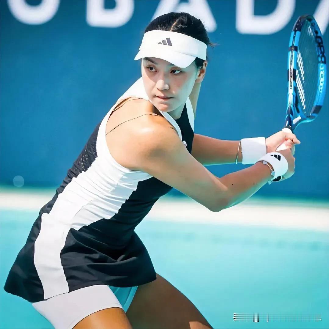 WTA1000多哈站女子单打首轮，王欣瑜强势晋级。
在北京时间1月13日凌晨刚刚