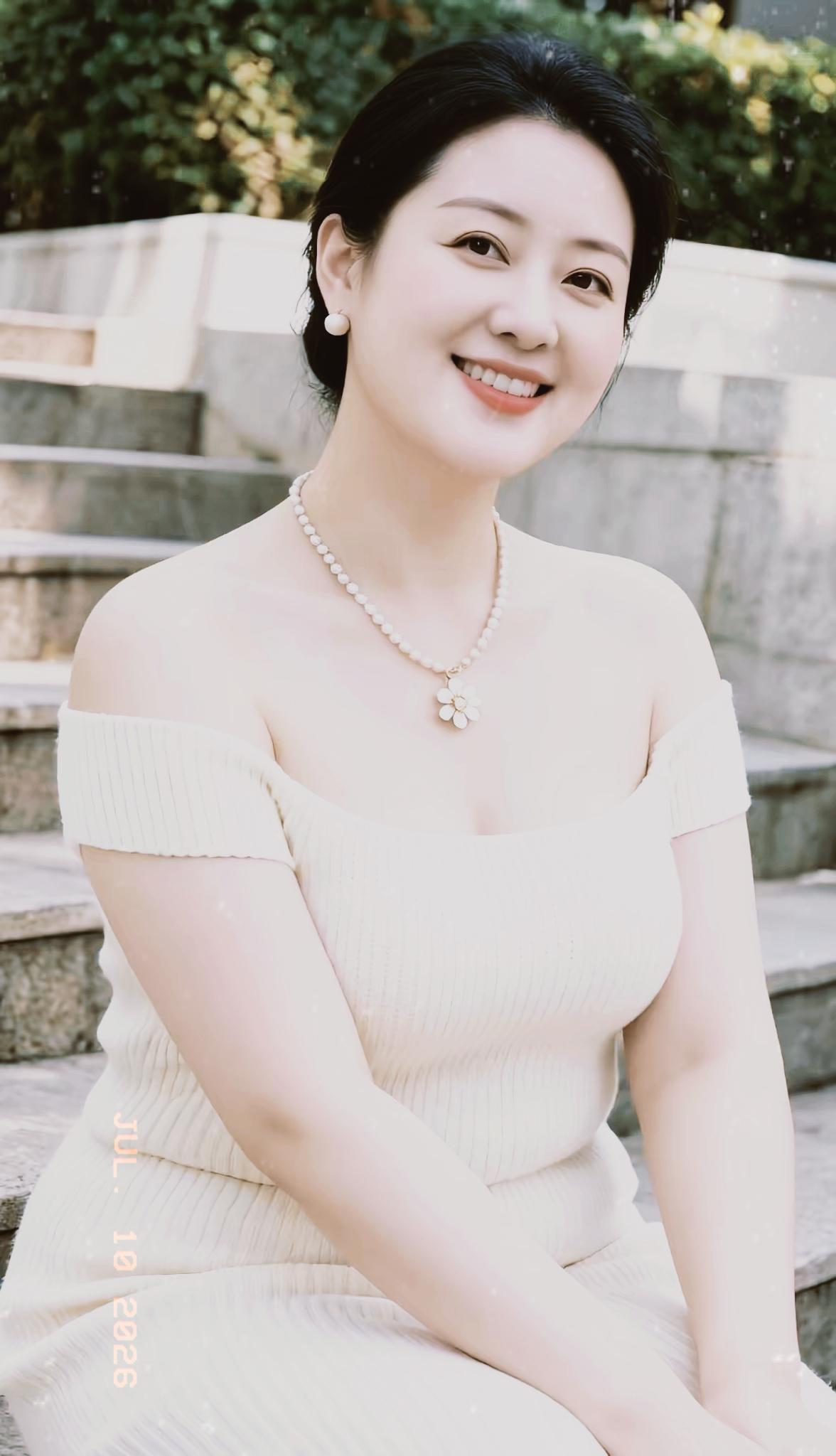 真正有气质的女人，为何总能长久吸引异性？
 
细看身边感情就会发现，艳丽外表只能