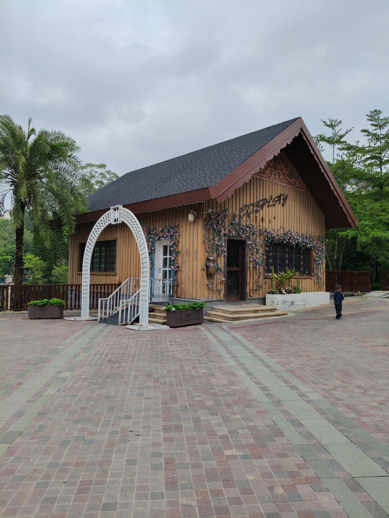 这个问题不解决就比较难让学生身上有汗。
学生要出汗，就是需要上体育课，也需要上劳