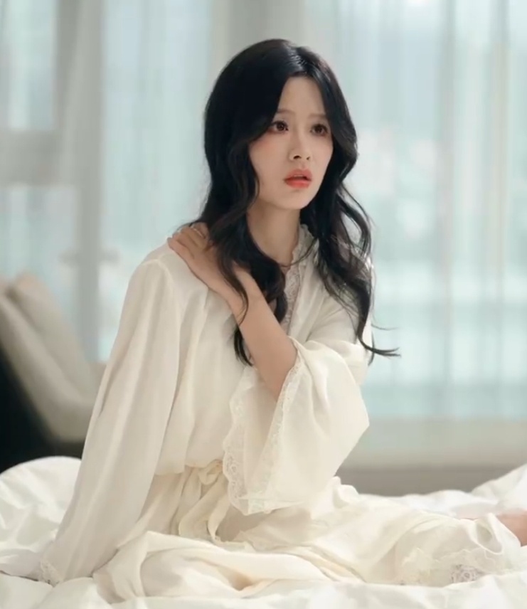 #谁家女主一巴掌直接给男主扇醒#这部《我在公司扫垃圾》实在 “猎奇”，大学生的角
