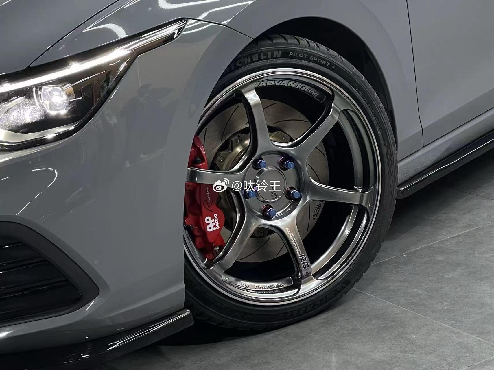 横滨 ADVAN RG4 现货供应18寸 8.5J et45 5x112银色高尔