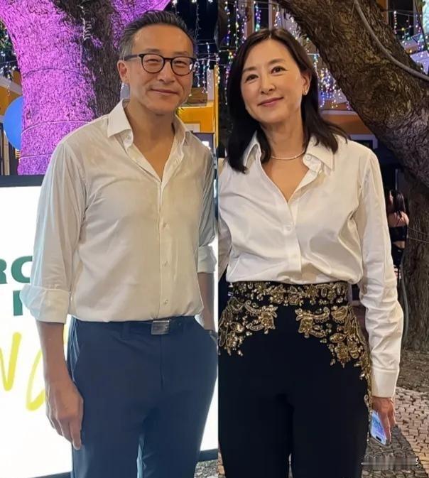 这些大老板里，
我最不理解的就是蔡崇信了，
明明他都62岁了，离婚后还和妻子是最