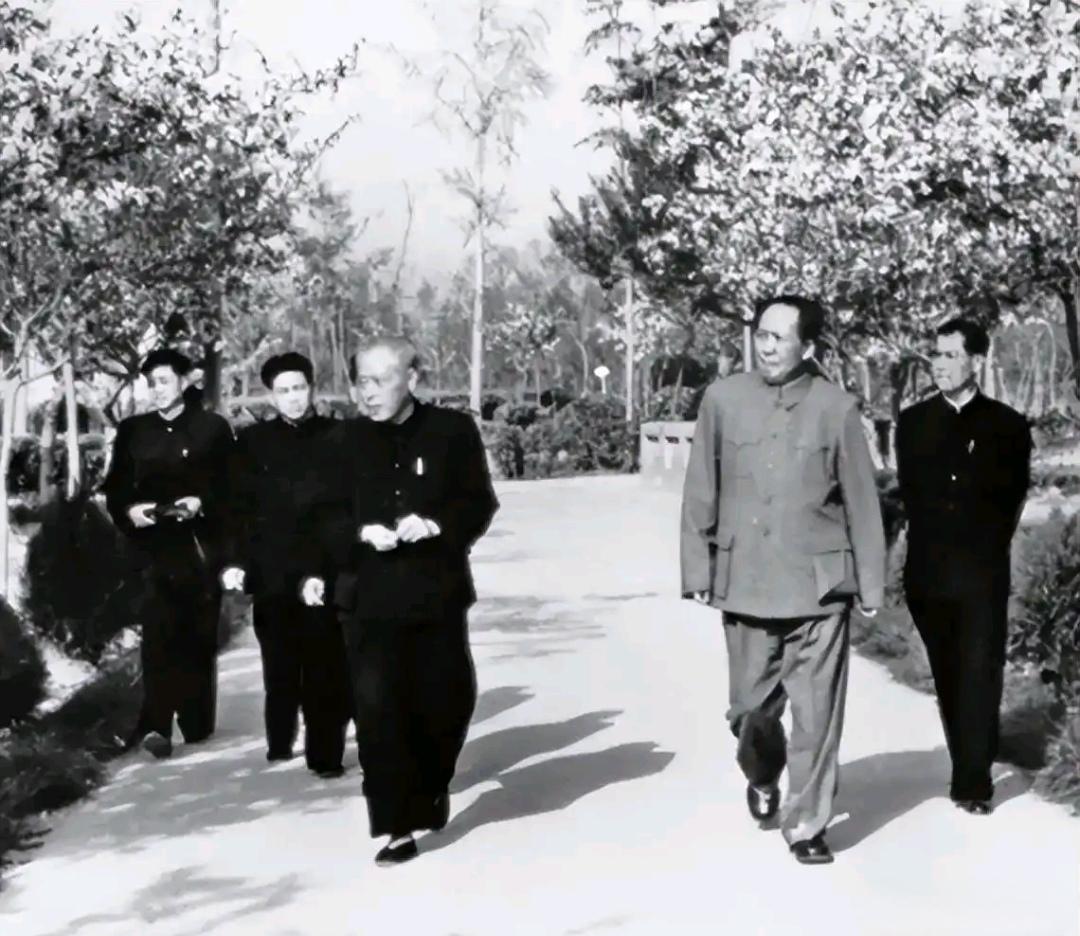 ＃红色文化＃
伟人风采欣赏：