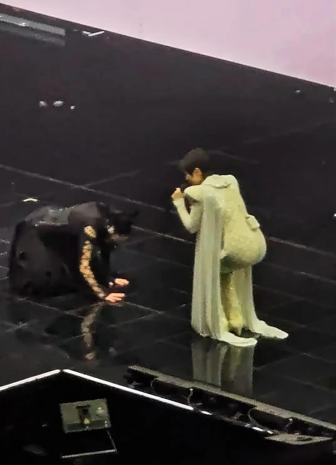 刷到李宇春的身材曲线，把我的CPU快给烧干了，第一次发现她的身材这么好，不输任何