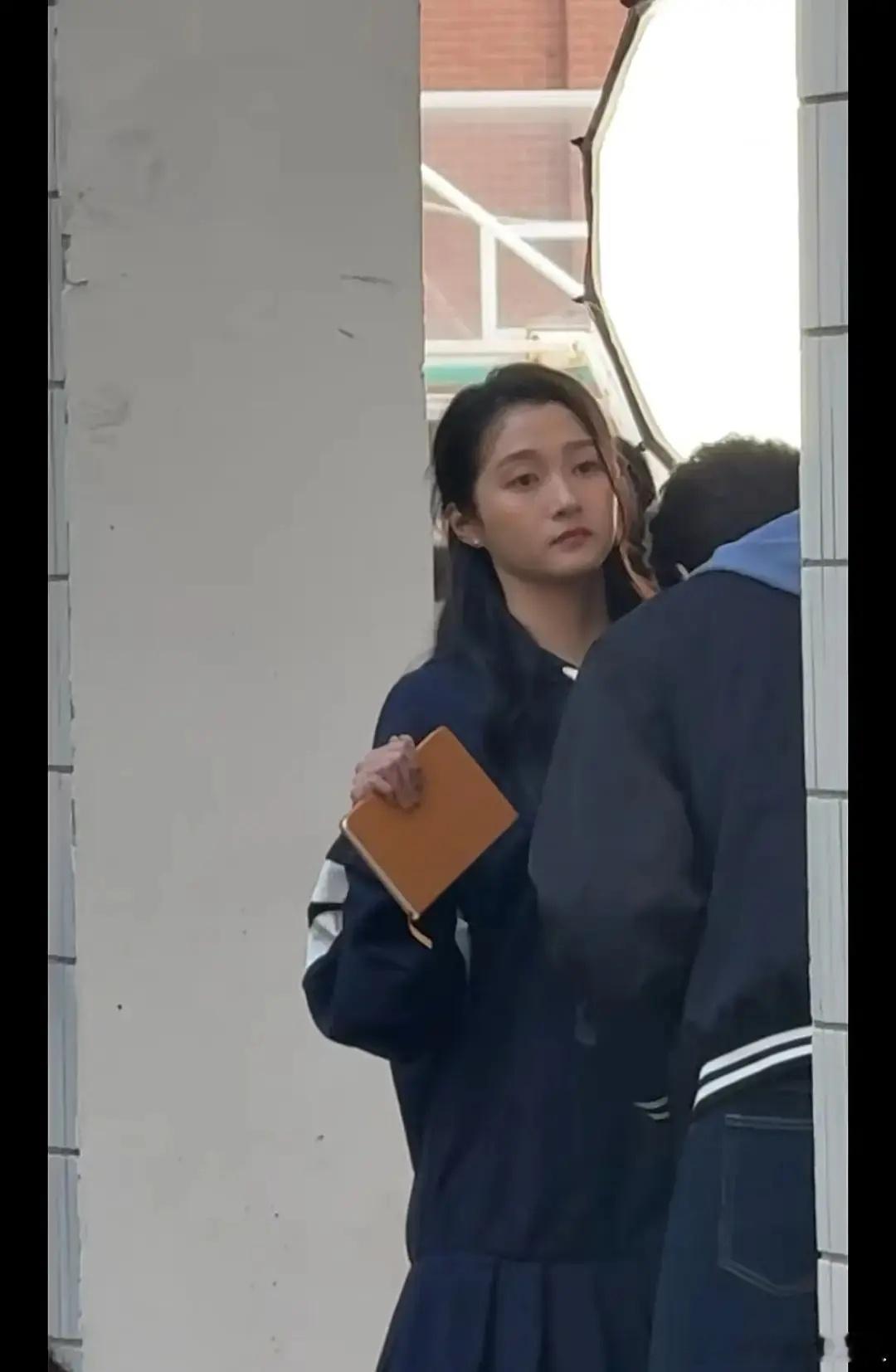 关晓彤这状态真的有点可怕了 明明那么年轻 