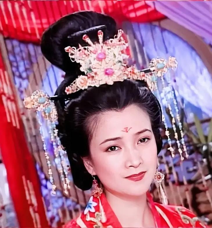 痛别！61岁“古典第一美人”何晴仙逝，演遍四大名著的传奇再也不见
 
谁能想到，