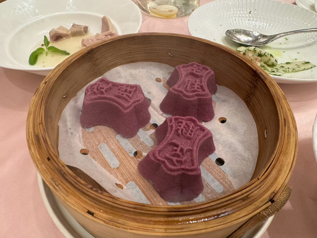 南京香格里拉 江南灶打个卡。最近互联网上，「美食荒漠」四个字从杭州逐步蔓延到了南