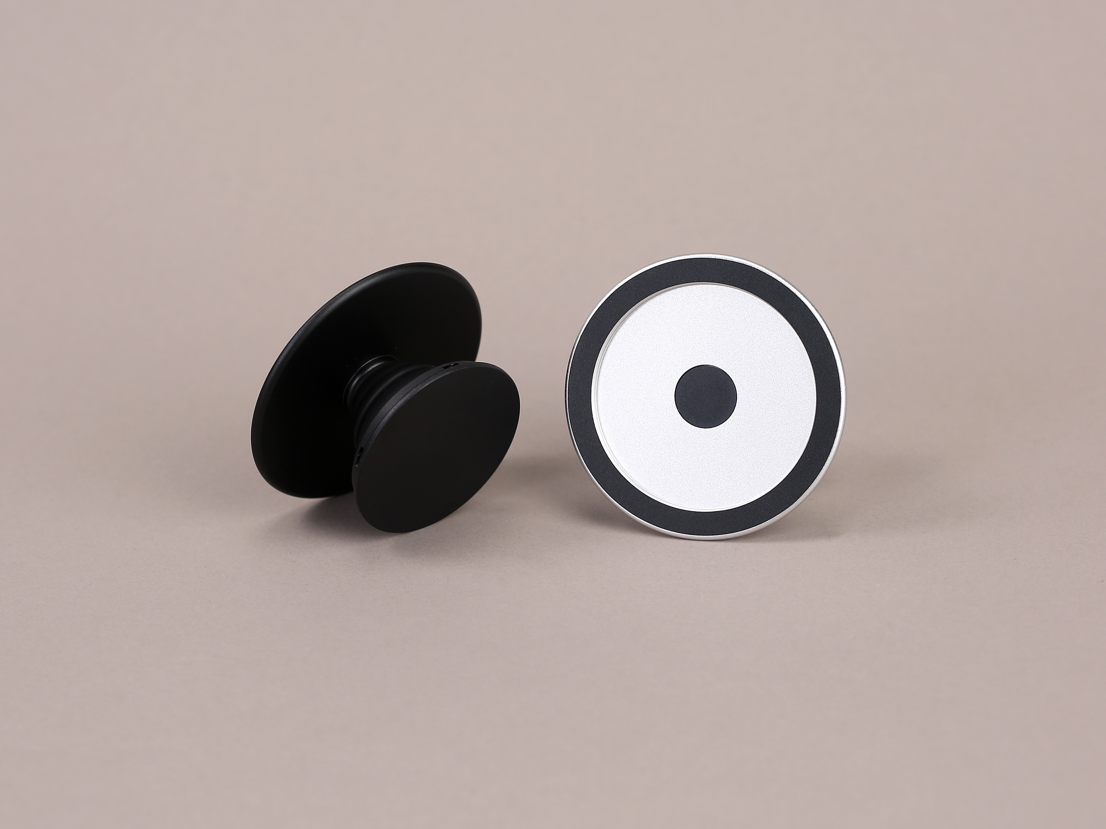 旗舰款磁吸气囊，更轻了追求轻薄，永不止步。十天左右搞定上线