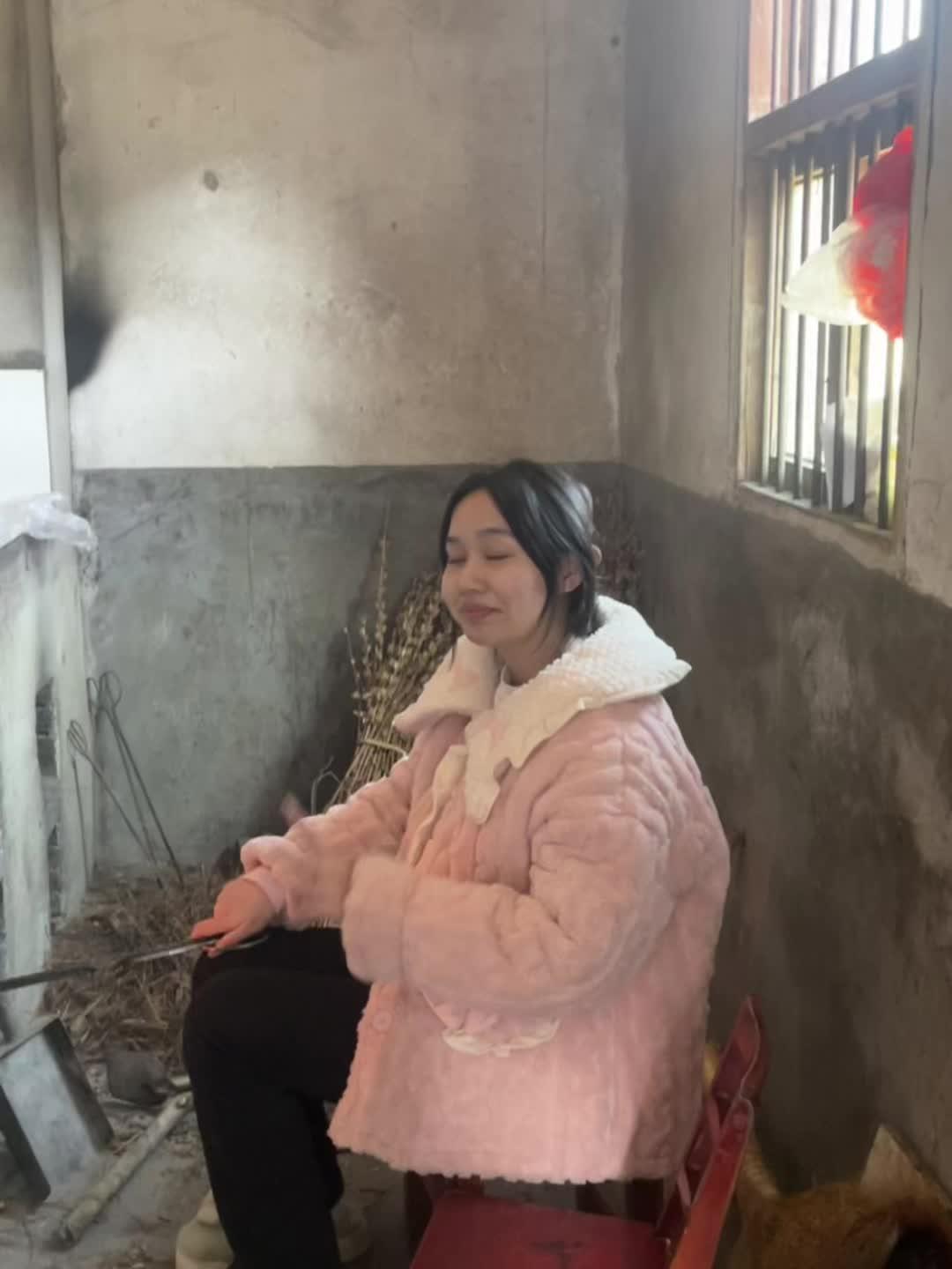 别的女孩子都是满身香水味 而我满身油烟味 我拿什么跟别人比