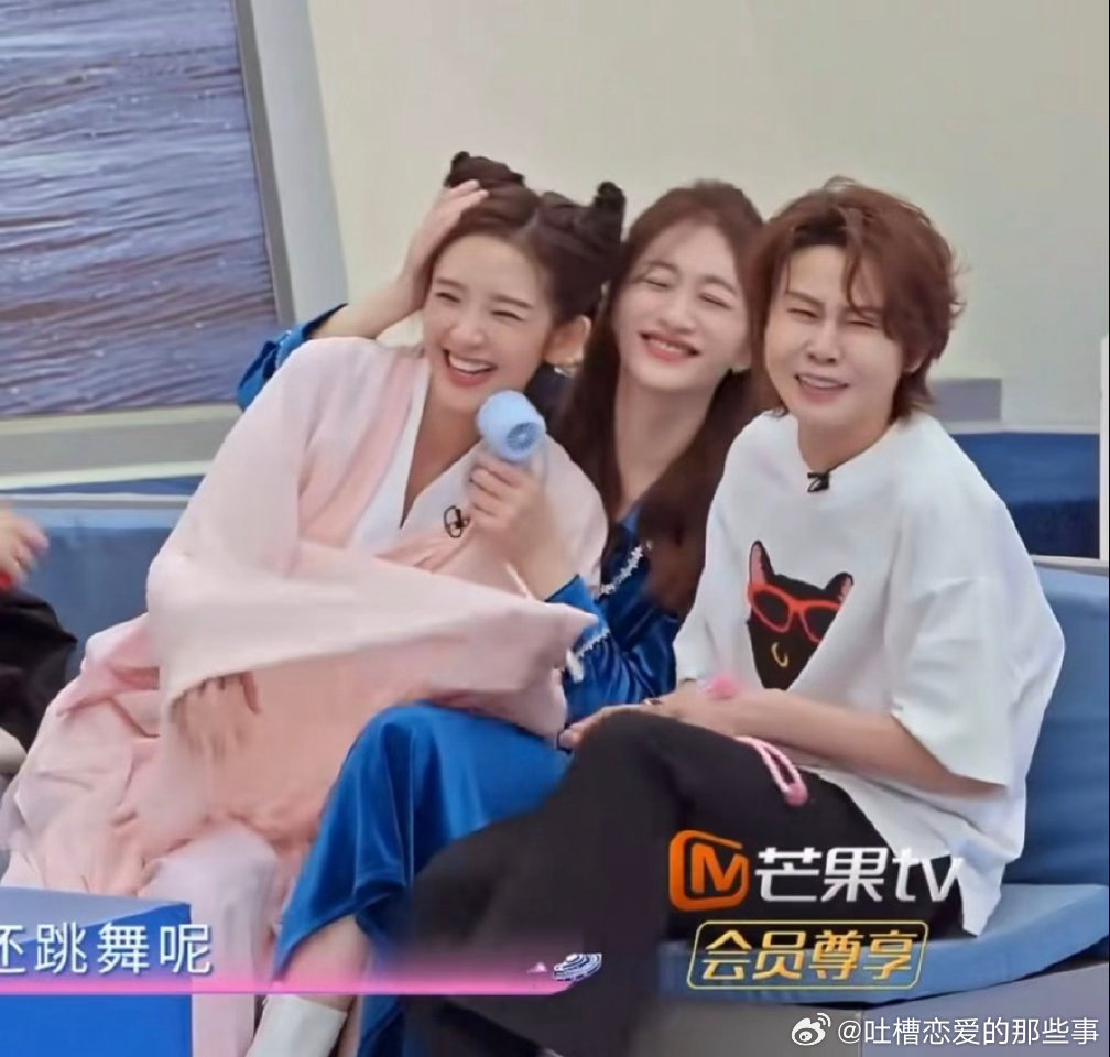 李小冉唐艺昕王濛一家三口即视感乘风舞台意外凑出神仙一家三口配置！王濛是操心唠嗑的