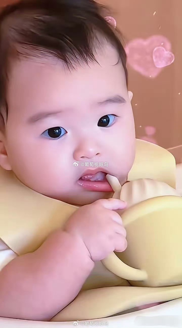 汪宝儿太可爱了，马筱梅是个好妈妈，工作带娃两不误，还亲自给小孩做辅食，独属于母子