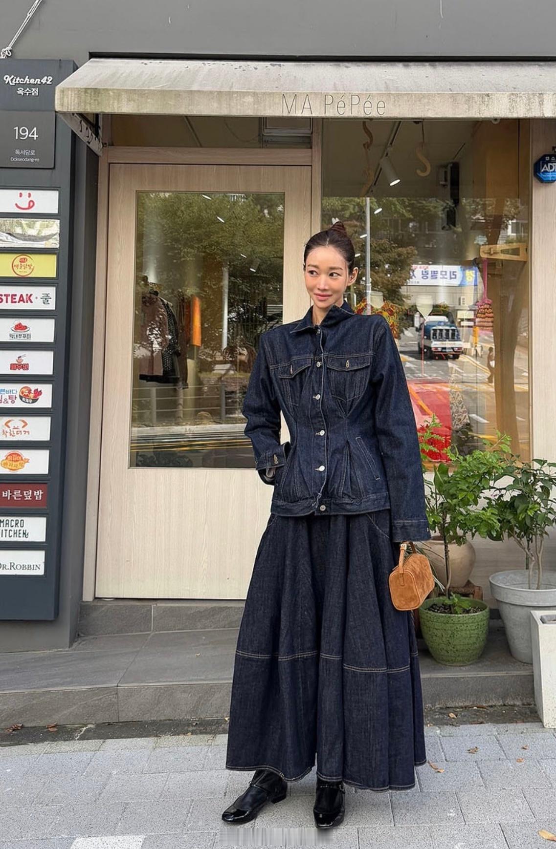 穿搭分享 连续更新第2922天韩国时尚女生日常搭配周日再休闲一天韩系穿搭超能新星