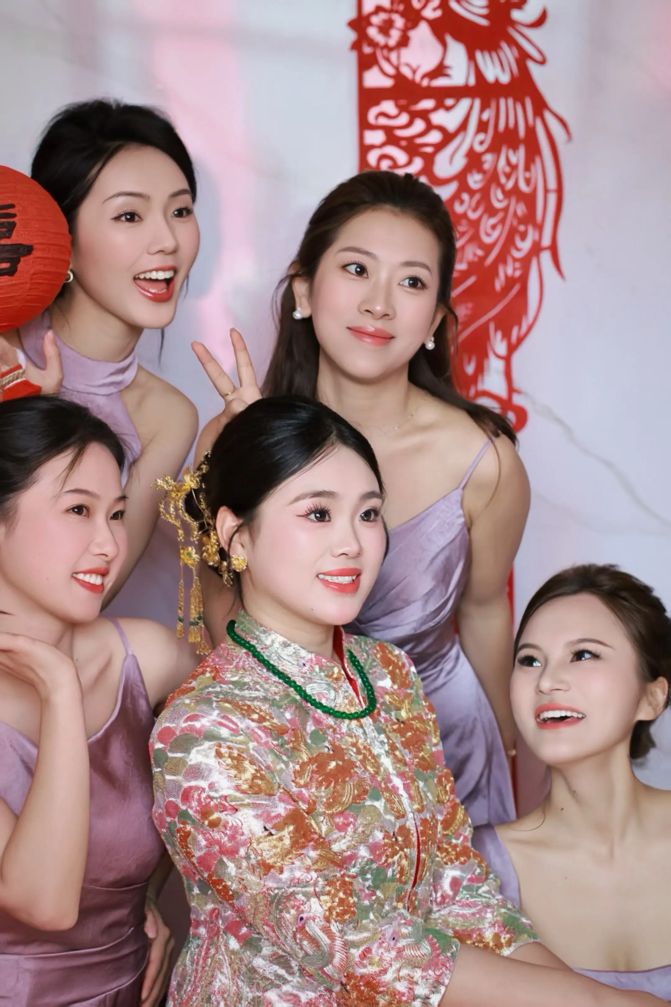 原来看见别人幸福也会想流眼泪。 另外，朋友们我健身颇有成效，我满眼都是...