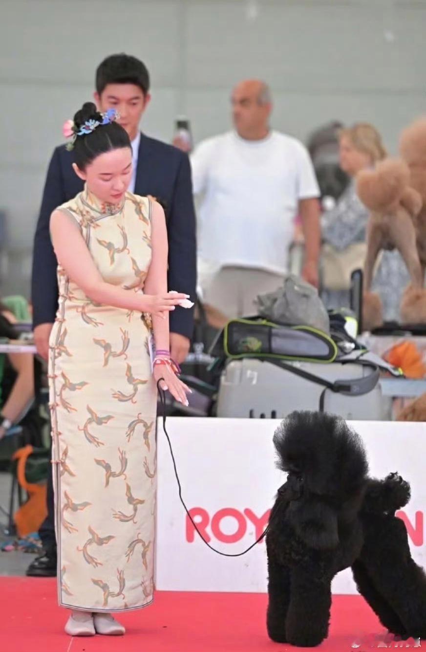 旗袍造型还得看霍思燕，温婉韵味恰到好处，完美驾驭国风美感。 