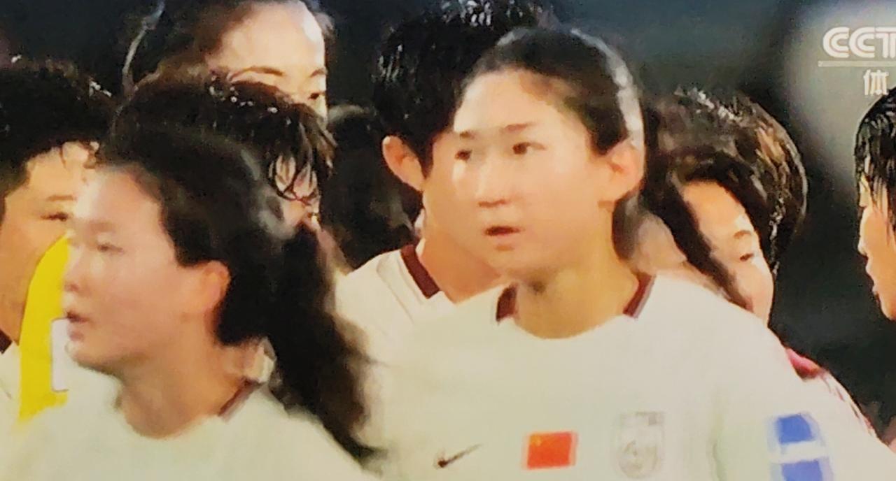 逆风绽放，铿锵玫瑰归位！
 
谁也不曾预料，中国女足能在这场硬仗中，力克劲敌朝鲜