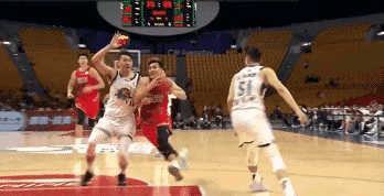 郭艾伦或赛季报销毁灭职业生涯？一声叹息，广州龙狮官宣郭艾伦伤情，左膝盖前交叉韧带