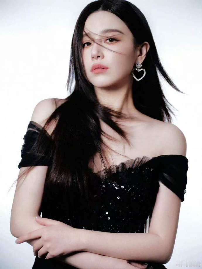 阚清子阚清子感谢范玮琪何宣林帮助自己乘风2026乘风旅途一路成长，阚清子从初舞台