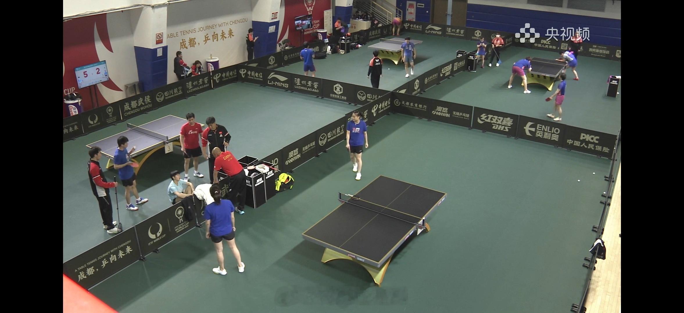 今晚的训练场真的猜不明白排阵看起来混双单打都有可能 