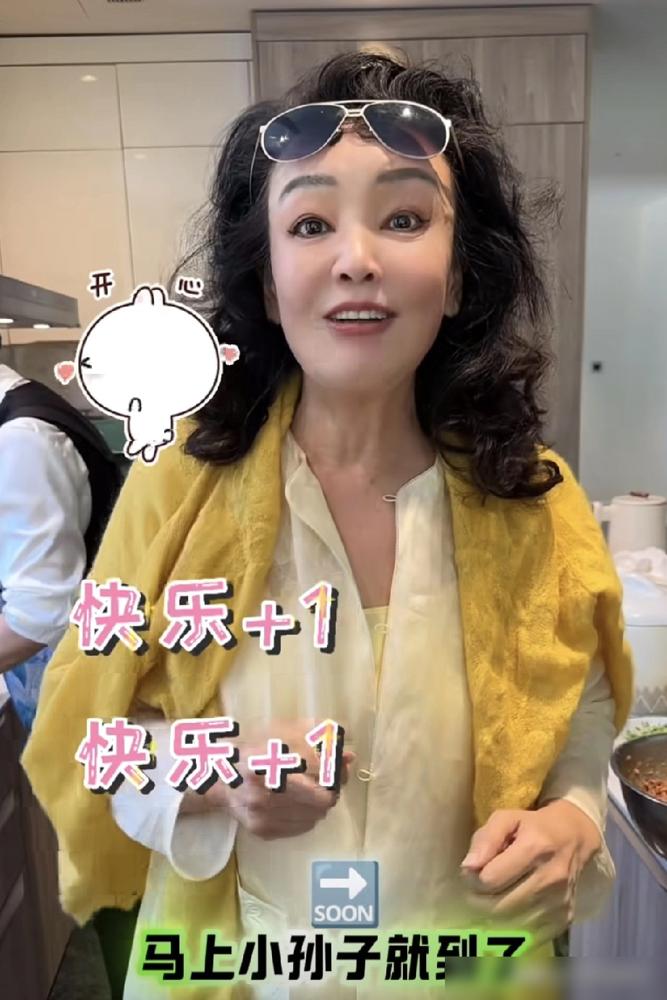 战兰竟然服软了！亲自下厨给马筱梅包饺子，背后藏着3个耳光，一记比一记响。
儿子