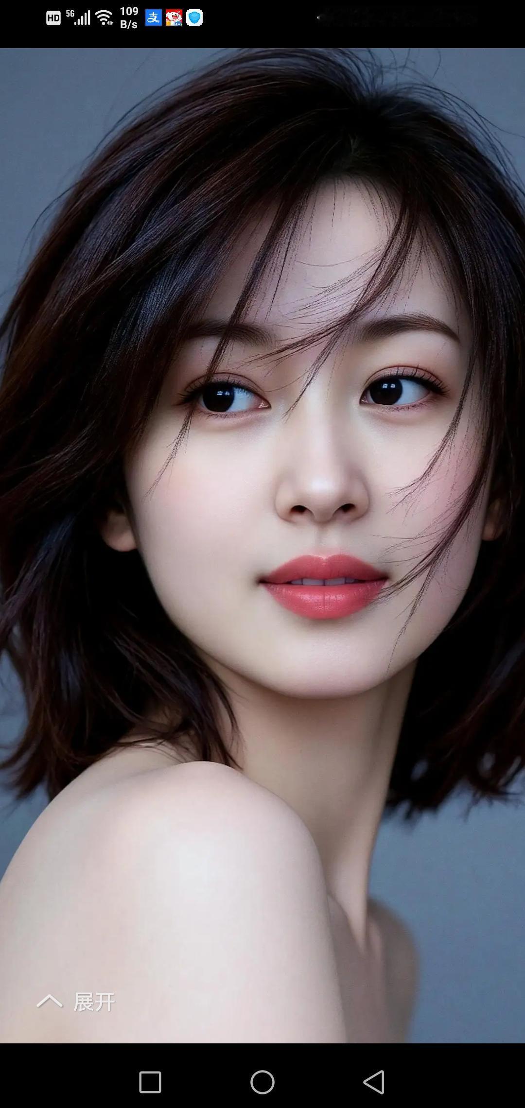 温柔甜美的少女，红唇轻启，散发着迷人魅力。