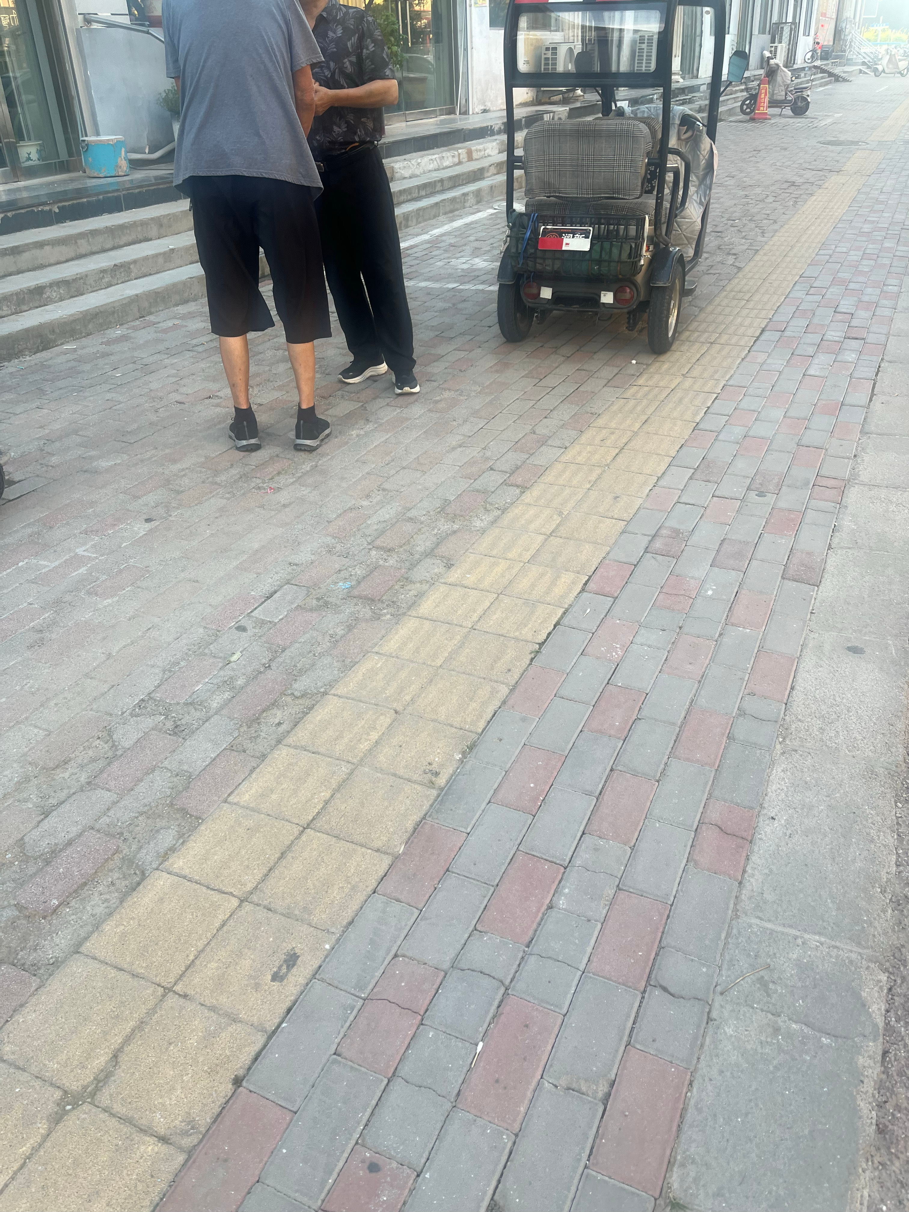 我每顿饭最多炒一个菜，即使如此爹娘还不停地嘱咐不要炒菜啊！有剩菜吃剩菜，没剩菜吃