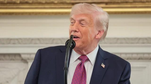 据半岛电视台报道，美国总统唐纳德·特朗普在社交平台上抛出了一枚足以震动全球能源市