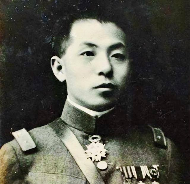 沈阳大帅府老虎厅内，寒夜被几声枪响撕裂，奉系重臣杨宇霆与黑龙江省长常荫槐的生命戛