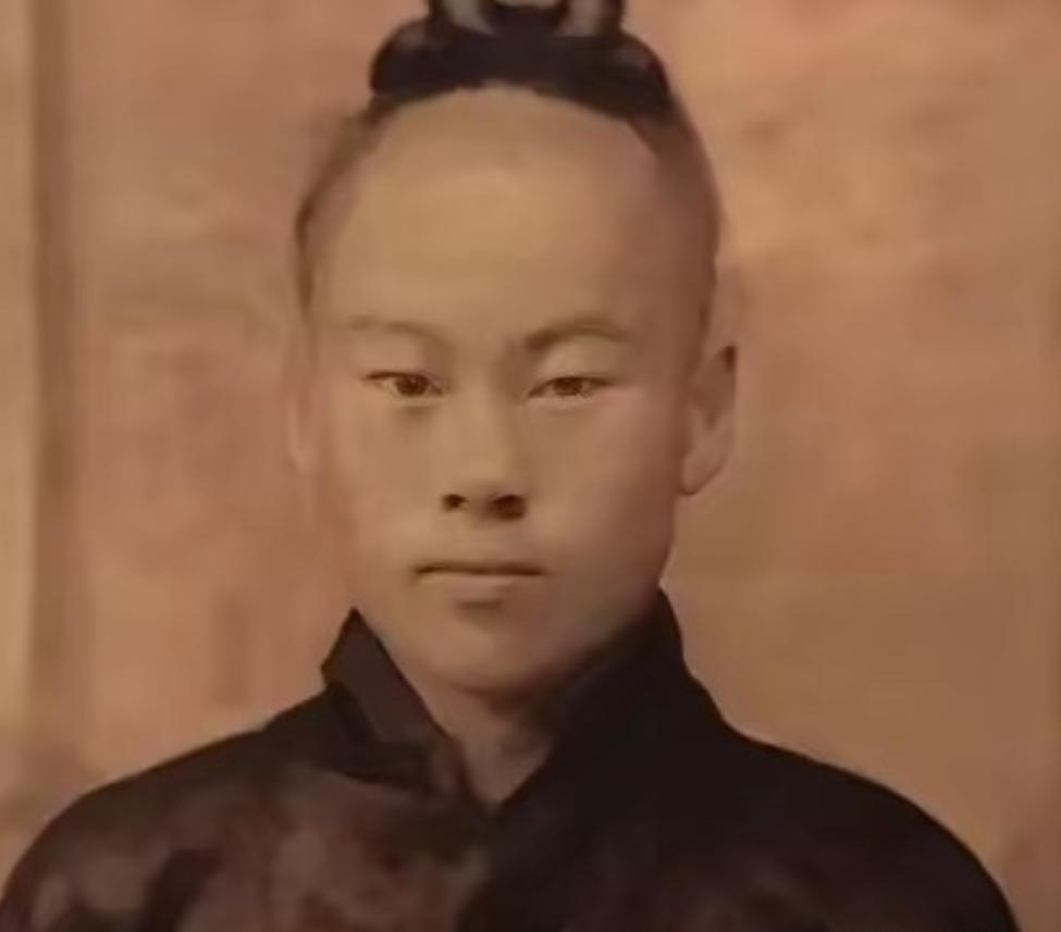 1938年，道士毕云路过日军哨卡，因没有向日军鞠躬，当场被打了个半死，他大怒，伤