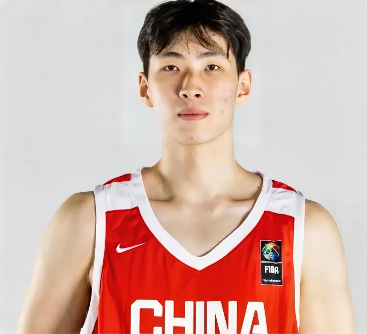 中国U18男篮新星李俊贤真是强的可怕！在今天进行的中国U18男篮和澳大利亚U18