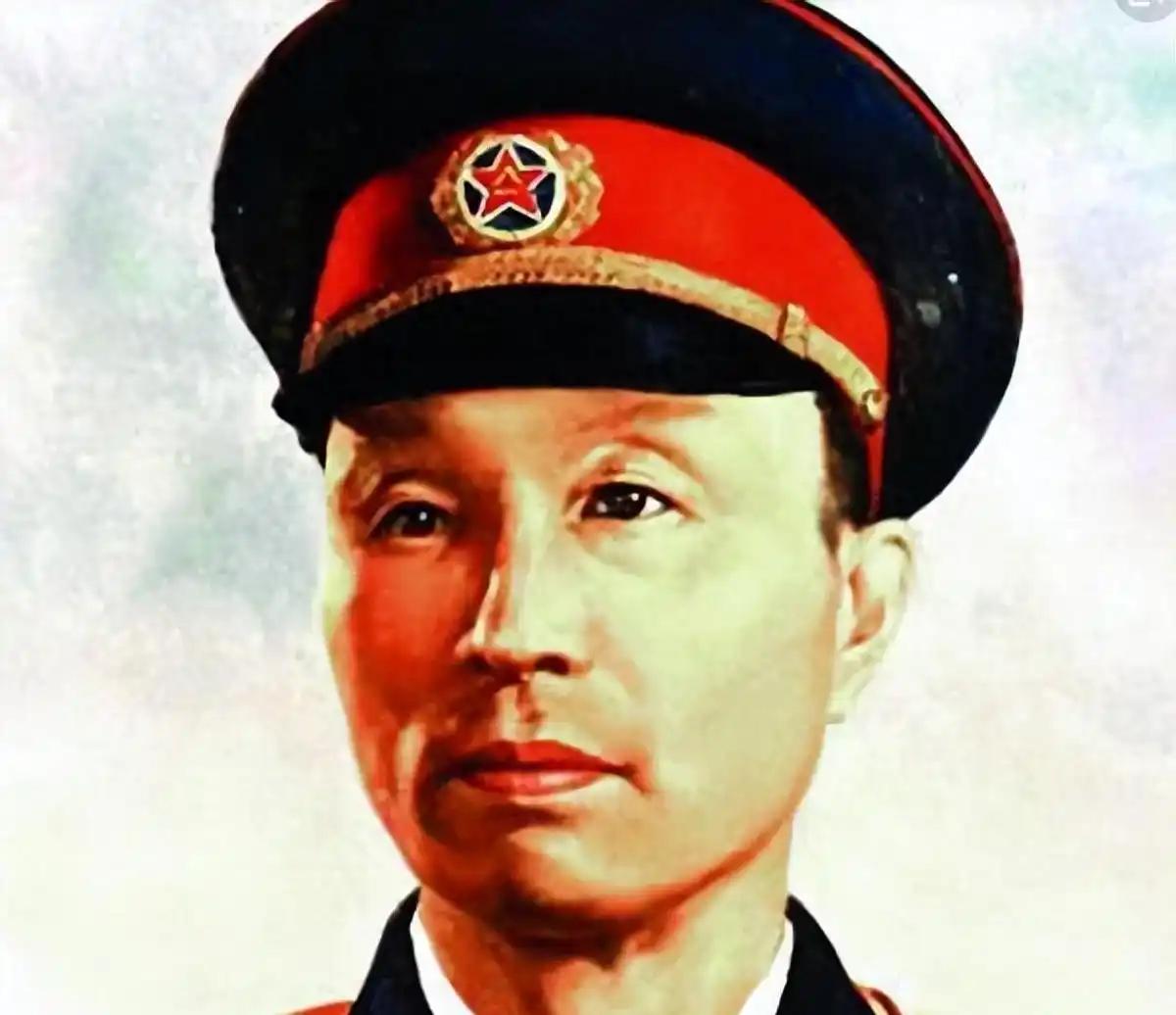 邓小平说过一句话：军队里有几个人惹不起，你张爱萍，就是其中一个。

毛泽东评价他