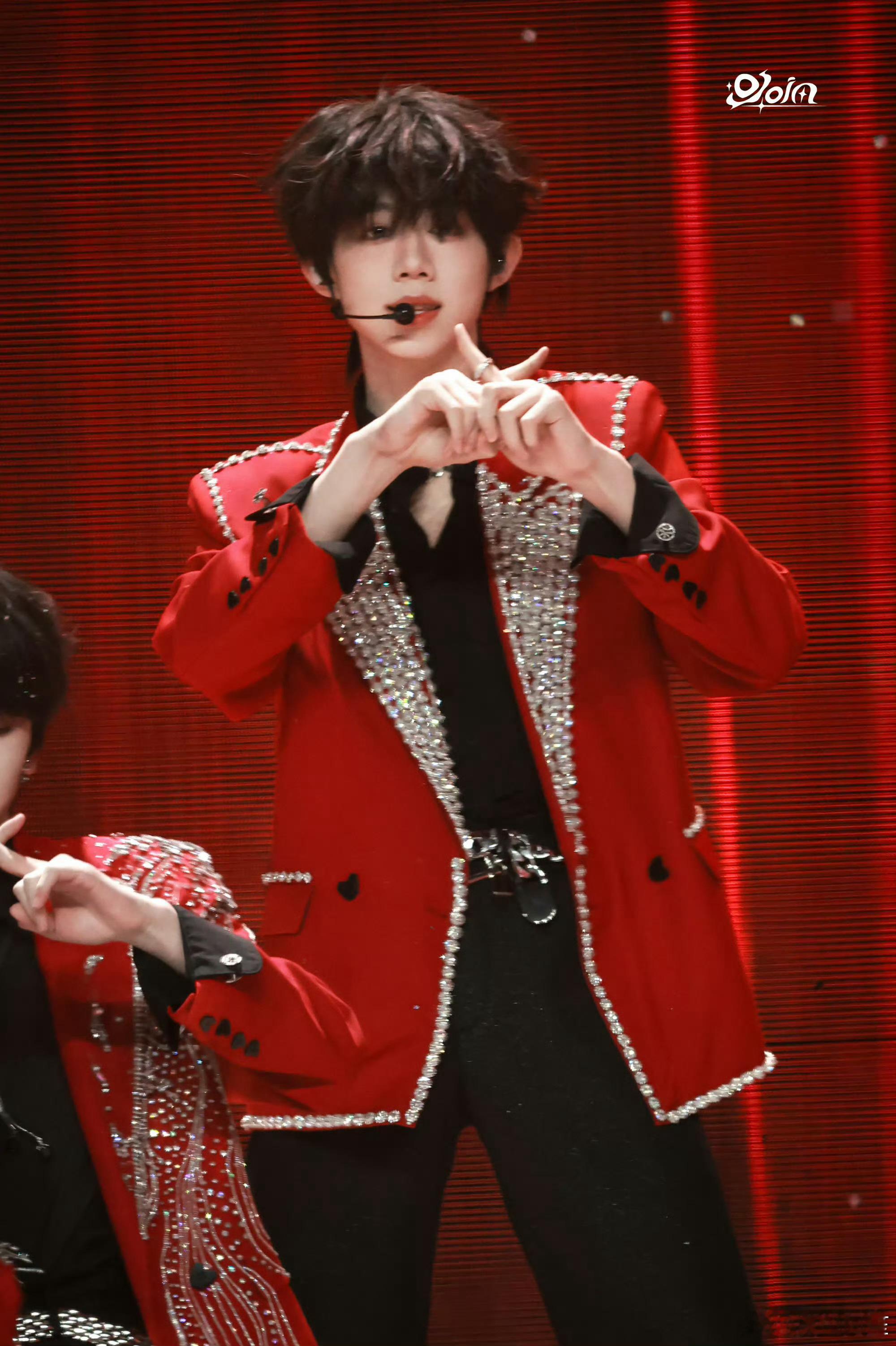 陈奕恒世界观重塑中 舞台上光芒万丈，私下里真诚温柔，陈奕恒用实力和态度证明自己，