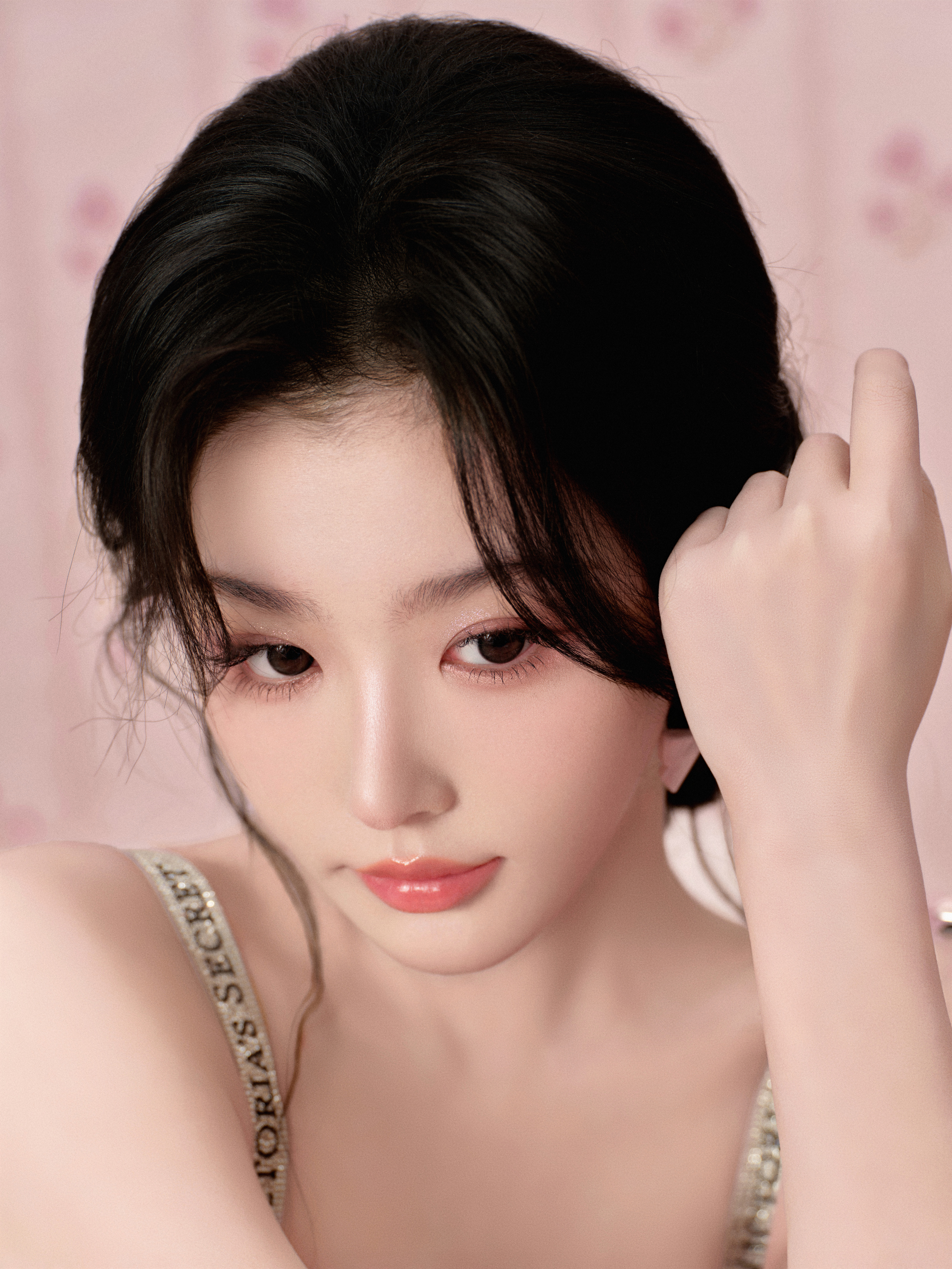 孔雪儿   在复制粘贴的时代，你是手写的诗