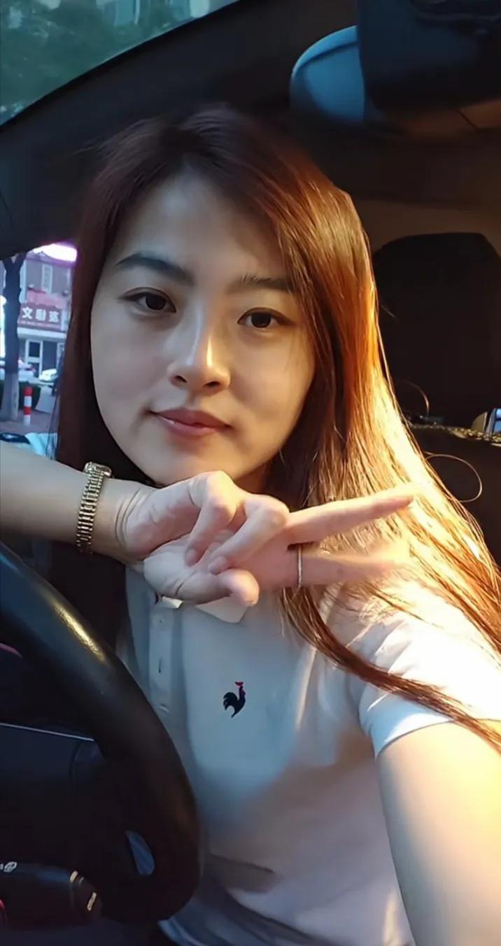 女生不需要太漂亮，她只需清秀，文静，温婉，就足以让人过目难忘。