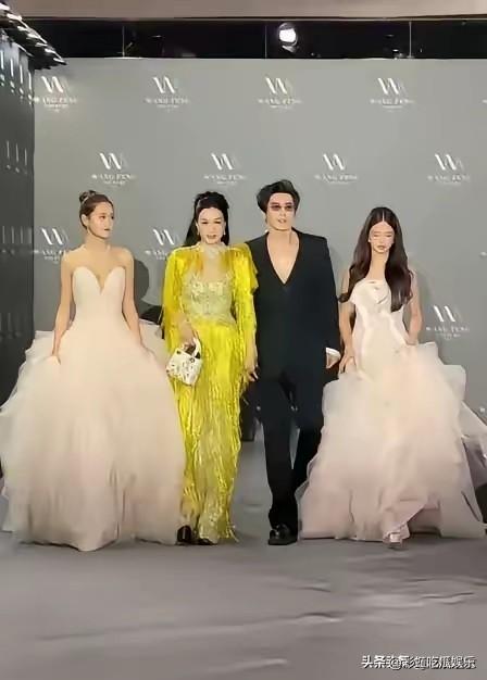 继父只是想牵继女的手就被甩开，毕竟不是亲生父亲，女大避父，即使是亲生父亲也要注意