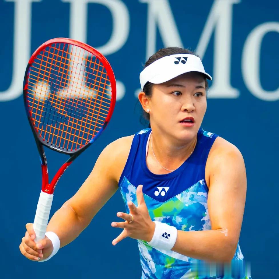 9月16日，WTA250大阪站女子单打半决赛，中国金花隔网相对，朱琳2:0(7: