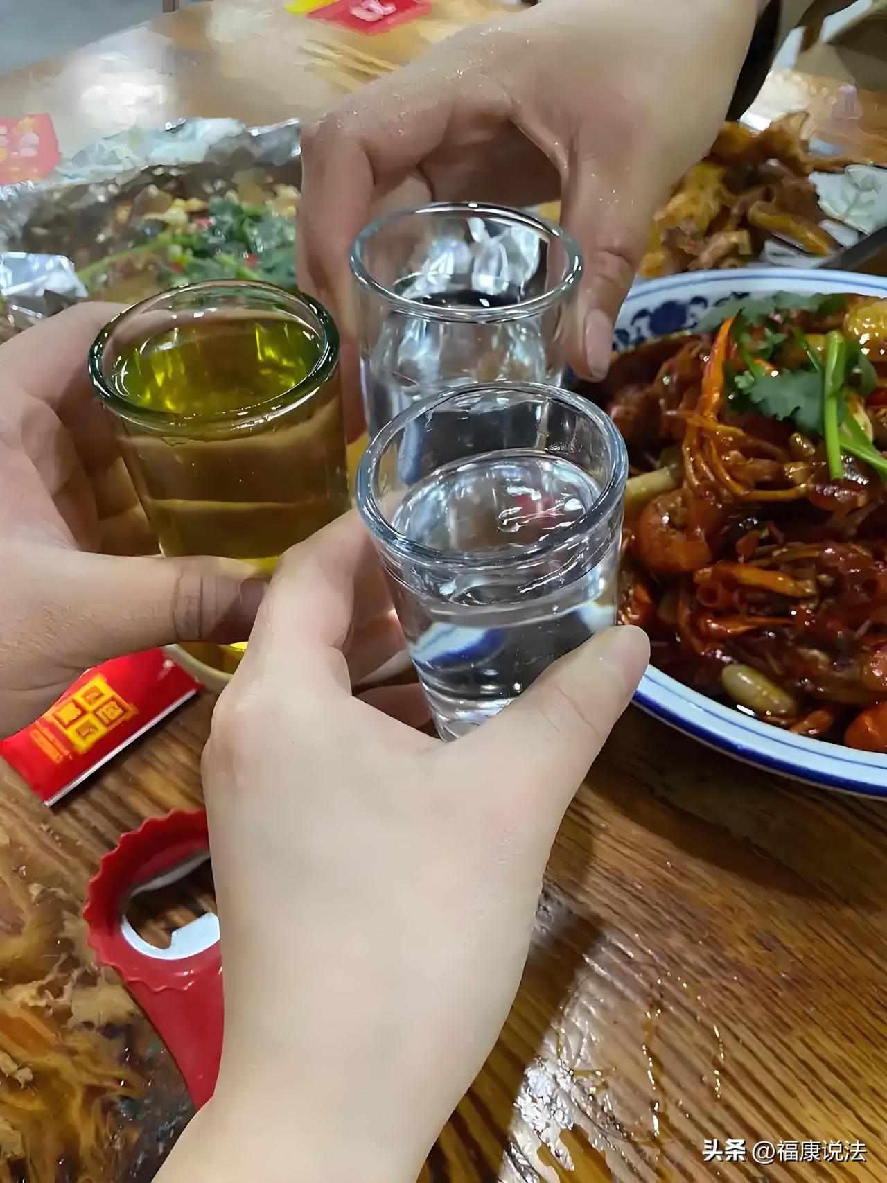 “做鬼也风流！”内蒙古，男子去朋友家吃饭喝酒到半夜。酒后，男子带着一起喝酒的女子