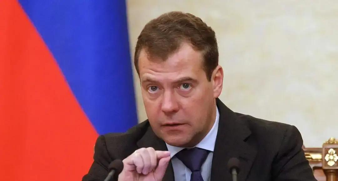 真要出事，怕的不是开火，而是被一键“关机”。
 
有公开分析指出，俄乌冲突后形成