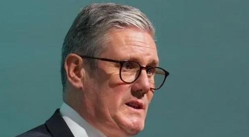 俄罗斯曾再次发出警告，如果 英国 首相访华成功，那么英国与中国将要面对 美国 无