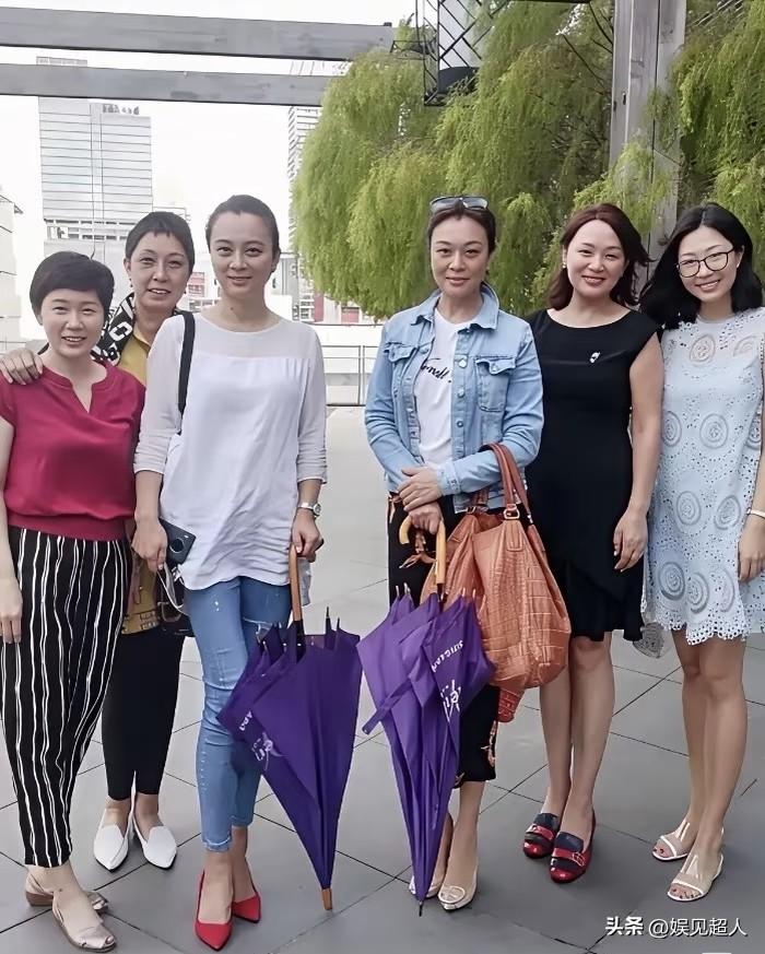 年龄真的会偷走美貌吗？看看李玲玉和史可，你就有答案了。
 
62岁的李玲玉、61