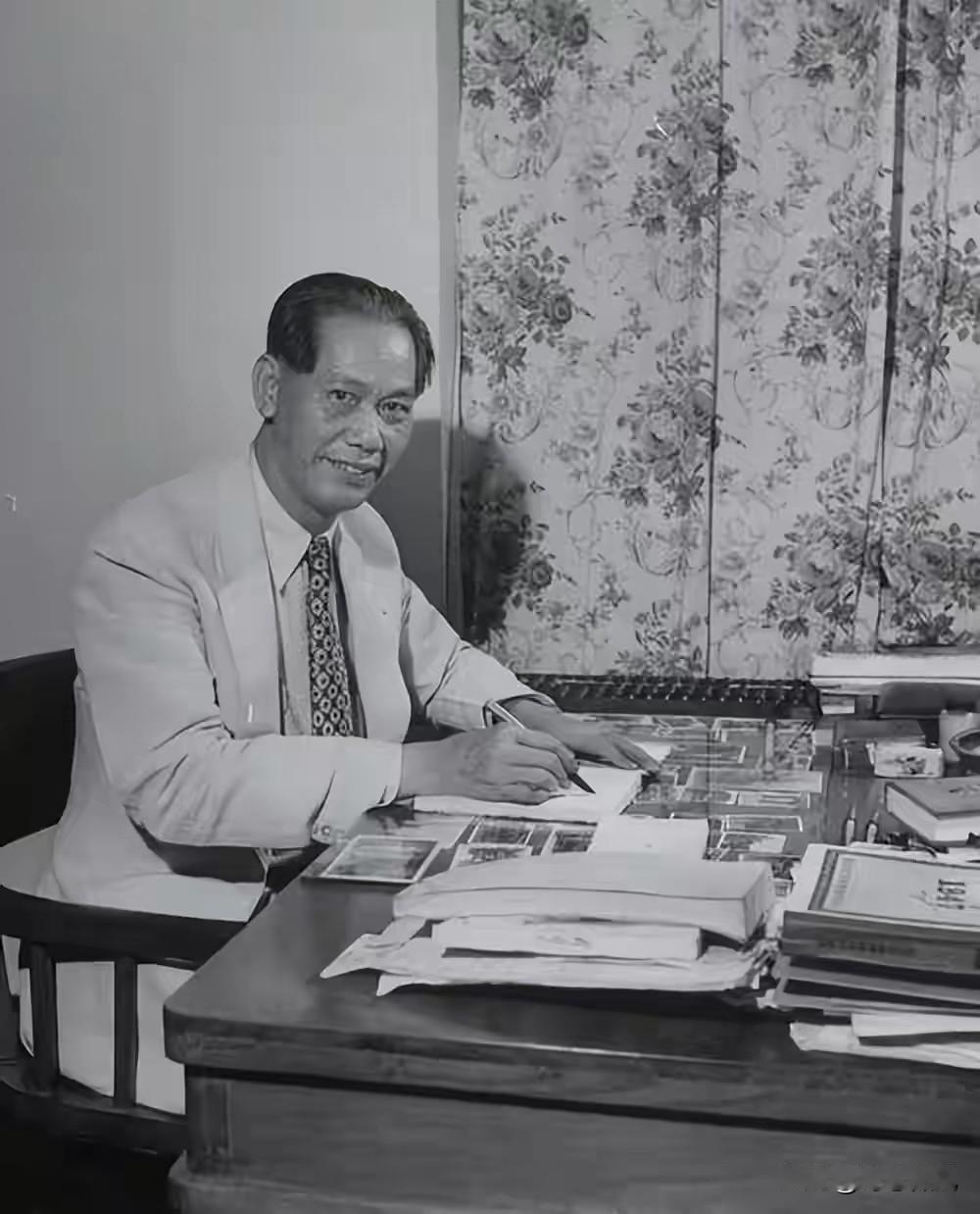 抗日名将粤军十九路军长蔡廷锴流亡海外，洪门霸气护驾：谁敢动他
 
这句掷地有声的