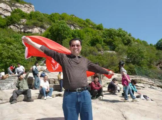 2009年7月，到保定阜平天生桥参加河北电台组织的活动，那个时候减肥成功，不过妈