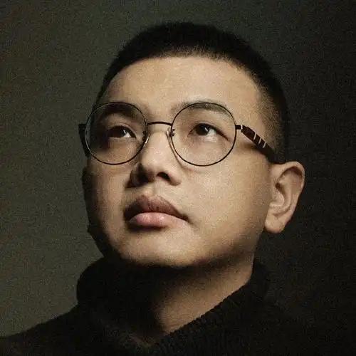 国内推崇的 “信雅达” 翻译准则，将不少外文作品拔高到本身没有的文学水准，也使得