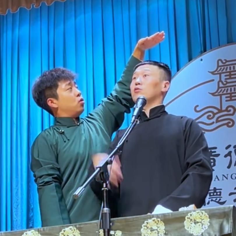 杨九郎晒与张九龄聊天截图，却被名字备注抢镜，网友：对面更绝，张九龄也不好欺负！德