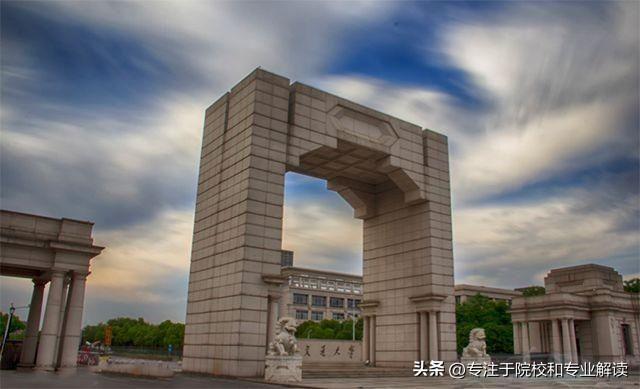 一句话总结目前985高校现状和实际情况，你认同嘛？

北大：国内文理第一
清华：