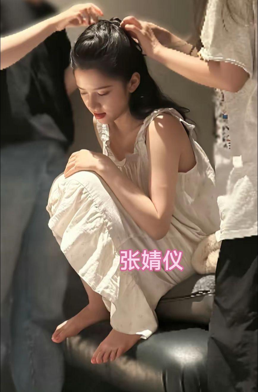 张婧仪。