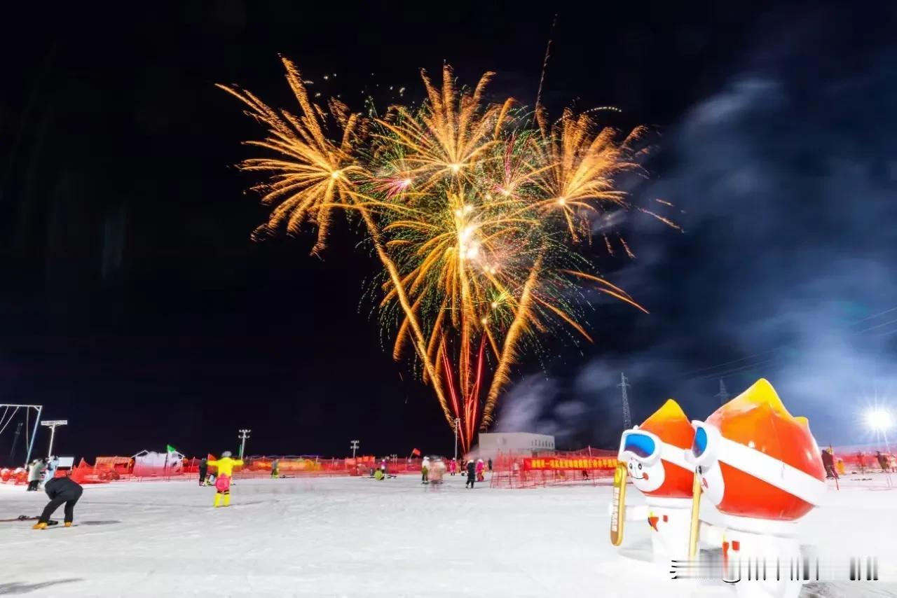 北国之春美丽照金滑雪场，夜景不输深圳。
——朋友随拍于陕西省铜川市耀州区照金镇