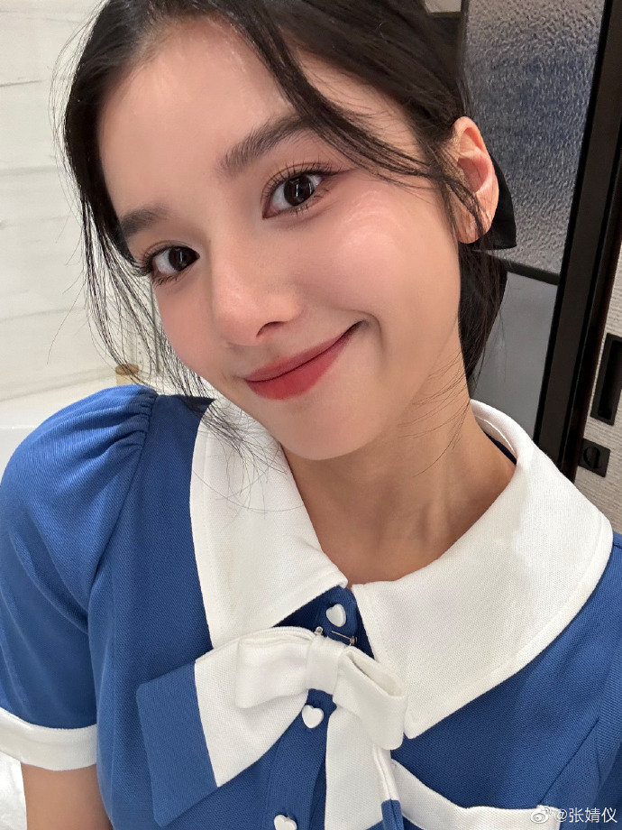 张婧仪 是我会想拿来自印小卡的自拍 